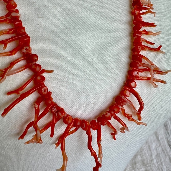 Signed Les Bernard Vintage Salmon Coral Branch Necklace – 28" – 1970s - Picture 4 of 9